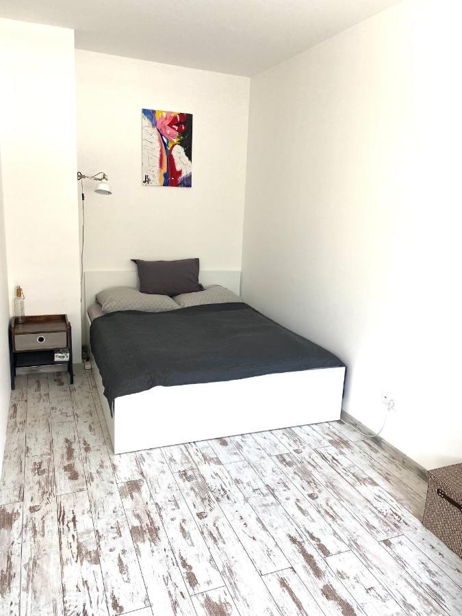 Residence Park Lovely Apartman With Private Parking Kysucke Nove Mesto Bagian luar foto
